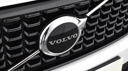 2025 (25) VOLVO XC40 2.0 B3P Plus Dark 5dr Auto 4612255