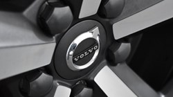 2025 (25) VOLVO XC40 2.0 B3P Plus Dark 5dr Auto 4612248