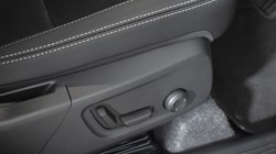 2025 (25) VOLVO XC40 2.0 B3P Plus Dark 5dr Auto 4612239