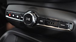 2025 (25) VOLVO XC40 2.0 B3P Plus Dark 5dr Auto 4612235