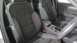 2025 (25) VOLVO XC40 2.0 B3P Plus Dark 5dr Auto 4612211