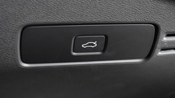 2025 (25) VOLVO XC40 2.0 B3P Plus Dark 5dr Auto 4612237