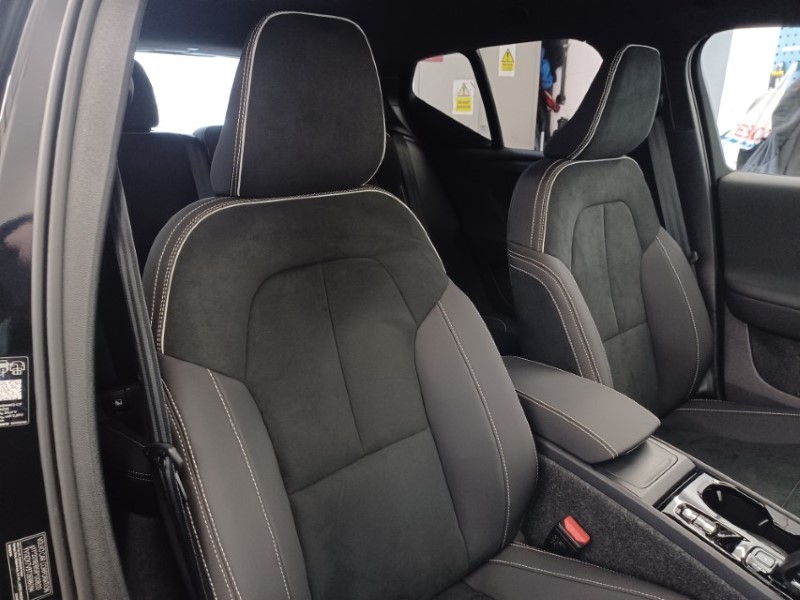 2025 (75) VOLVO XC40 2.0 B3P Plus Black Edition 5dr Auto 5270952