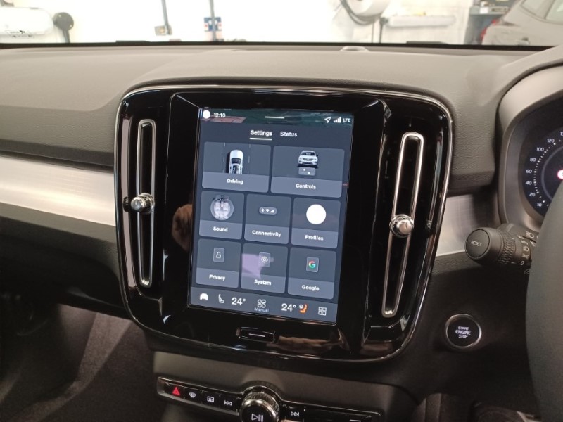 2025 (75) VOLVO XC40 2.0 B3P Plus Black Edition 5dr Auto 5270935