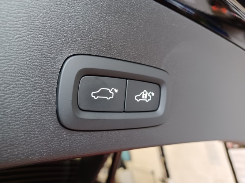 2025 (75) VOLVO XC40 2.0 B3P Plus Black Edition 5dr Auto 5270886