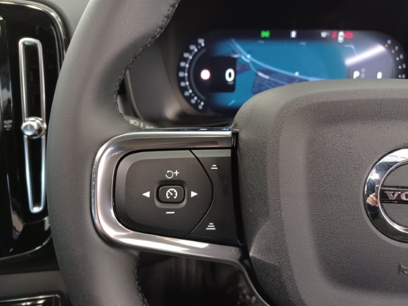 2025 (75) VOLVO XC40 2.0 B3P Plus Black Edition 5dr Auto 5270925