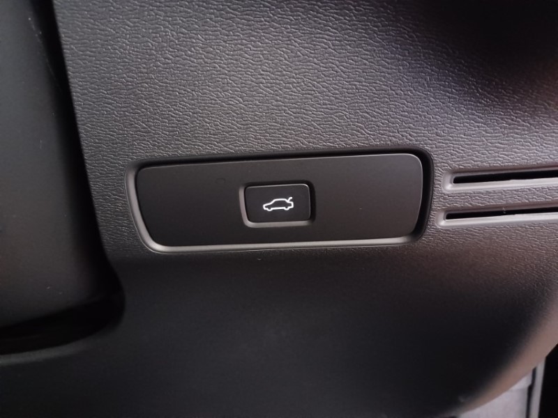 2025 (75) VOLVO XC40 2.0 B3P Plus Black Edition 5dr Auto 5270929