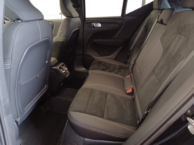 2025 (75) VOLVO XC40 2.0 B3P Plus Black Edition 5dr Auto 5270954