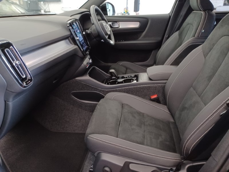 2025 (75) VOLVO XC40 2.0 B3P Plus Black Edition 5dr Auto 5271020