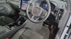 2025 (25) VOLVO XC40 2.0 B3P Plus Dark 5dr Auto 4609034