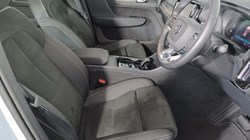 2025 (25) VOLVO XC40 2.0 B3P Plus Dark 5dr Auto 4609035