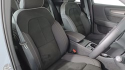 2025 (25) VOLVO XC40 2.0 B3P Plus Dark 5dr Auto 4609036