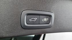 2025 (25) VOLVO XC40 2.0 B3P Plus Dark 5dr Auto 4609048