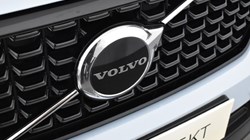 2025 (25) VOLVO XC40 2.0 B3P Plus Dark 5dr Auto 4609077