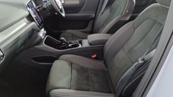 2025 (25) VOLVO XC40 2.0 B3P Plus Dark 5dr Auto 4609039