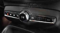 2025 (25) VOLVO XC40 2.0 B3P Plus Dark 5dr Auto 4609059