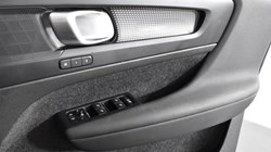 2022 (72) VOLVO XC40 2.0 B3P Plus Dark 5dr Auto 4626752