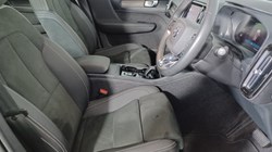 2022 (72) VOLVO XC40 2.0 B3P Plus Dark 5dr Auto 4626721