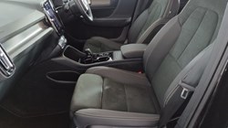 2022 (72) VOLVO XC40 2.0 B3P Plus Dark 5dr Auto 4626729