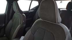 2022 (72) VOLVO XC40 2.0 B3P Plus Dark 5dr Auto 4626731