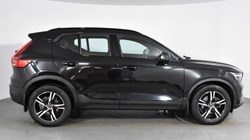 2022 (72) VOLVO XC40 2.0 B3P Plus Dark 5dr Auto 4626663