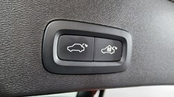 2022 (72) VOLVO XC40 2.0 B3P Plus Dark 5dr Auto 4626739