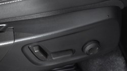 2022 (72) VOLVO XC40 2.0 B3P Plus Dark 5dr Auto 4626754