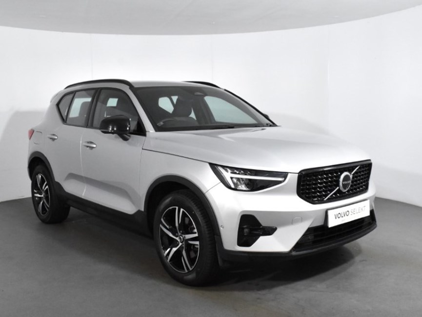 2024 (73) VOLVO XC40 2.0 B3P Plus Dark 5dr Auto