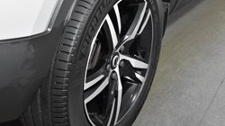 2024 (73) VOLVO XC40 2.0 B3P Plus Dark 5dr Auto 4629054