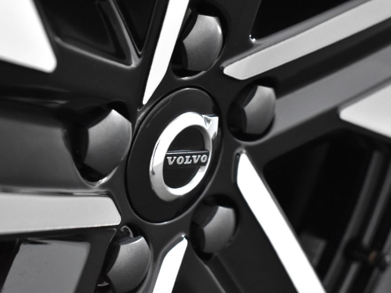 2024 (74) VOLVO XC40 2.0 B4P Ultra Dark 5dr Auto 4726132