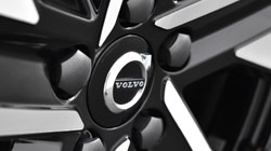 2024 (74) VOLVO XC40 2.0 B4P Ultra Dark 5dr Auto 4726132