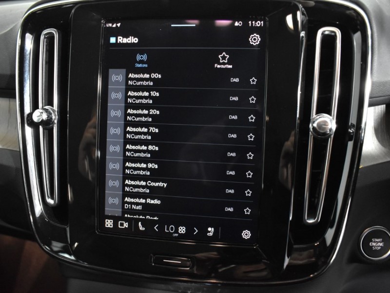 2024 (74) VOLVO XC40 2.0 B4P Ultra Dark 5dr Auto 4726113