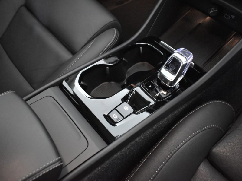 2024 (74) VOLVO XC40 2.0 B4P Ultra Dark 5dr Auto 4726121