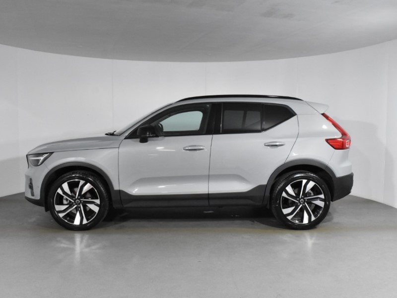 2024 (74) VOLVO XC40 2.0 B4P Ultra Dark 5dr Auto 4726088
