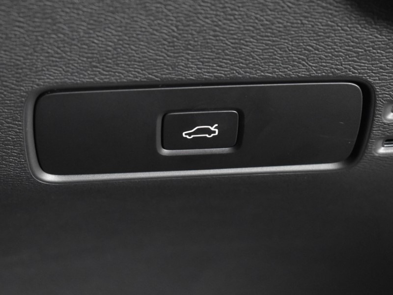 2024 (74) VOLVO XC40 2.0 B4P Ultra Dark 5dr Auto 4726119