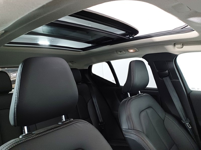 2024 (74) VOLVO XC40 2.0 B4P Ultra Dark 5dr Auto 4726093