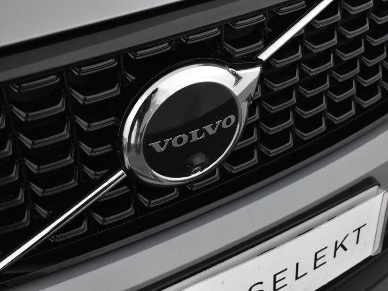 2024 (74) VOLVO XC40 2.0 B4P Ultra Dark 5dr Auto 4726138