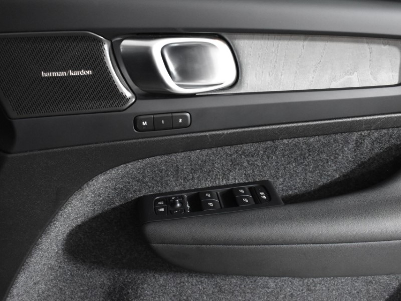 2024 (74) VOLVO XC40 2.0 B4P Ultra Dark 5dr Auto 4726120