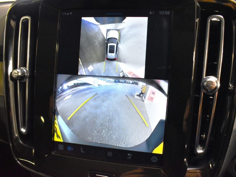 2024 (74) VOLVO XC40 2.0 B4P Ultra Dark 5dr Auto 4726106