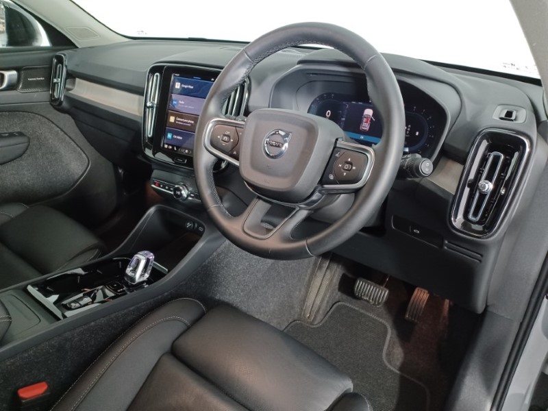 2024 (74) VOLVO XC40 2.0 B4P Ultra Dark 5dr Auto 4726090