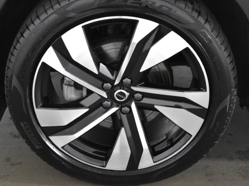 2024 (74) VOLVO XC40 2.0 B4P Ultra Dark 5dr Auto 4726131