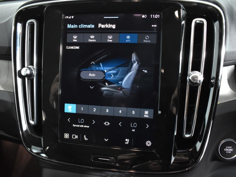 2024 (74) VOLVO XC40 2.0 B4P Ultra Dark 5dr Auto 4726111