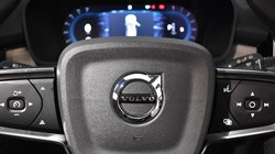 2024 (74) VOLVO XC40 2.0 B3P Ultra Dark 5dr Auto 4693452