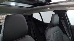 2024 (74) VOLVO XC40 2.0 B3P Ultra Dark 5dr Auto 4693436