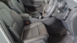 2024 (74) VOLVO XC40 2.0 B3P Ultra Dark 5dr Auto 4693433