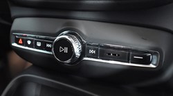 2024 (74) VOLVO XC40 2.0 B4P Ultra Dark 5dr Auto 4692128