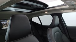 2024 (74) VOLVO XC40 2.0 B4P Ultra Dark 5dr Auto 4692101