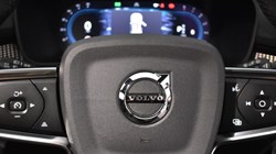 2022 (72) VOLVO XC40 2.0 B4P Plus Dark 5dr AWD Auto 4694219