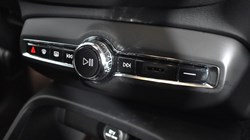 2022 (72) VOLVO XC40 2.0 B4P Plus Dark 5dr AWD Auto 4694227
