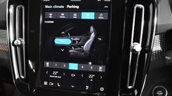 2022 (72) VOLVO XC40 2.0 B4P Plus Dark 5dr AWD Auto 4694221